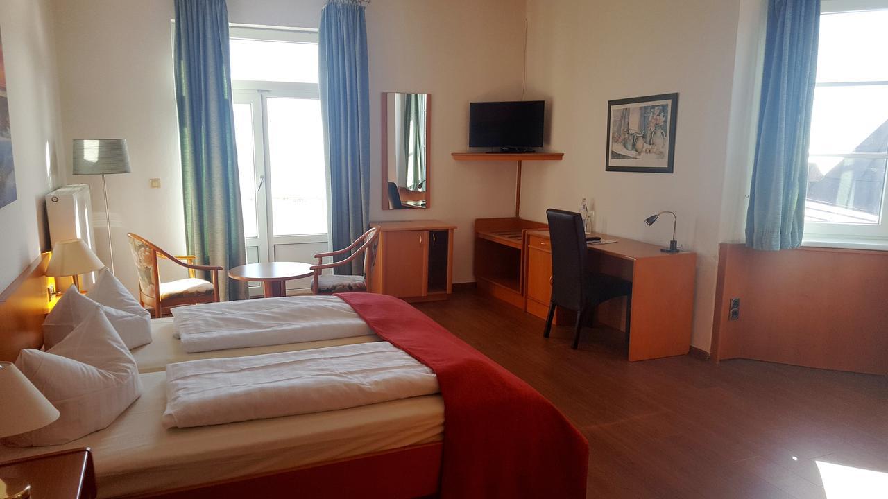 Hotel Seerose Вильгельмсхафен Экстерьер фото
